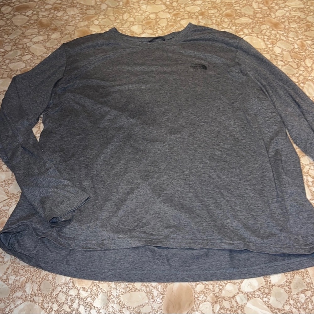 Men’s long sleeve North Face XL shirt